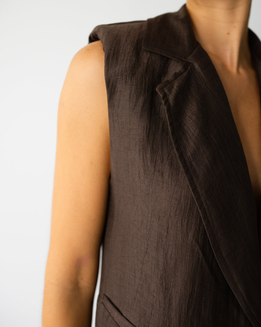Maris Sleeveless Linen Blazer | Espresso Brown