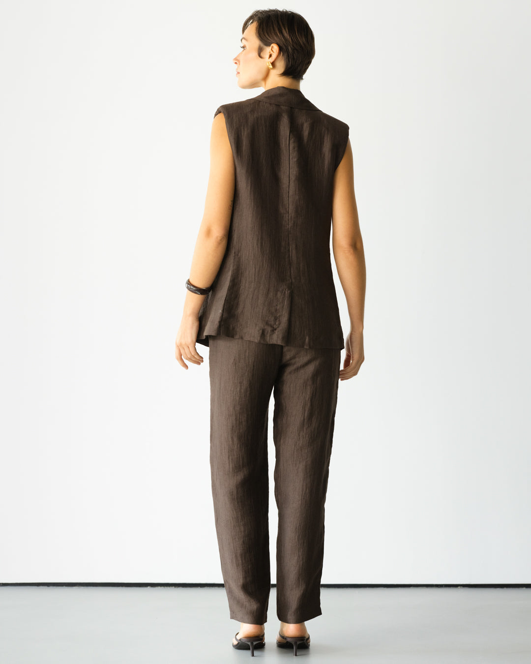 Maris Sleeveless Linen Blazer | Espresso Brown
