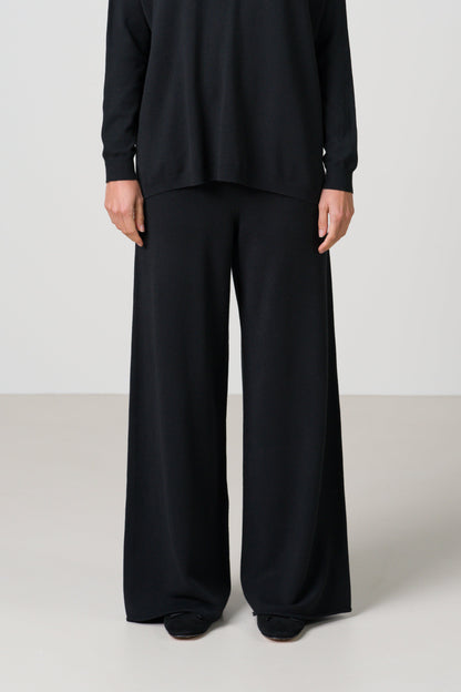 Kaia Elastic Waist Pants | Black | Fine Knit